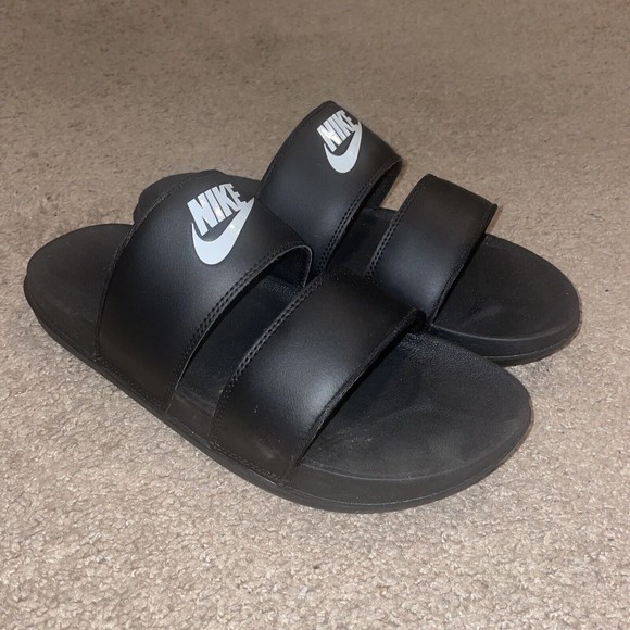 nike flip flops mismatch